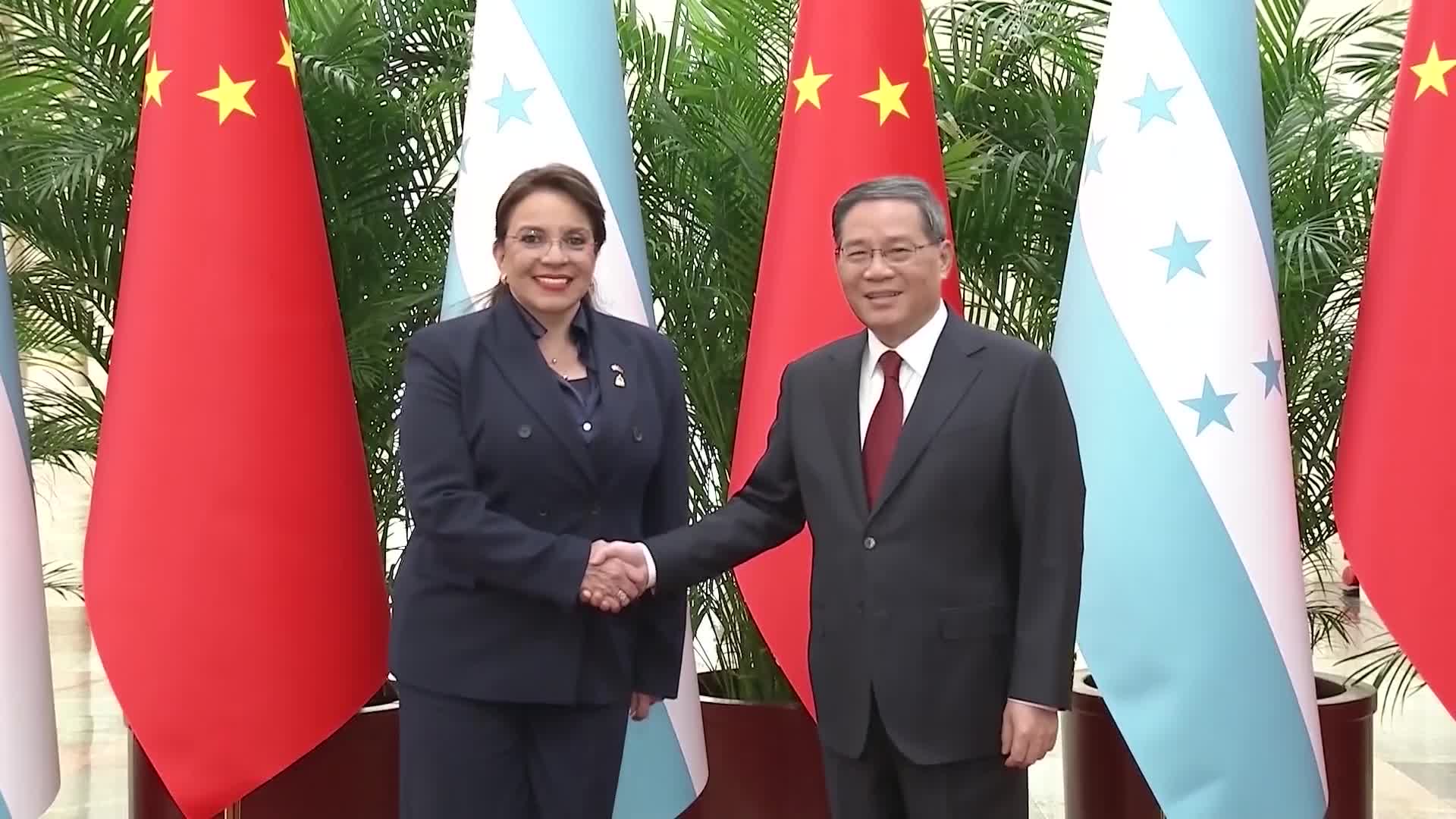 الصين _ رئيسة هندوراس تزور بكين بعد قطع علاقة بلادها مع تايوان - snapshot 2.86